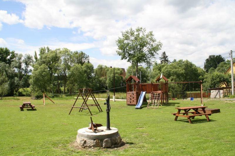 Karpnicka Struga W Dolinie Palacow I Ogrodow Jelenia Góra Kültér fotó