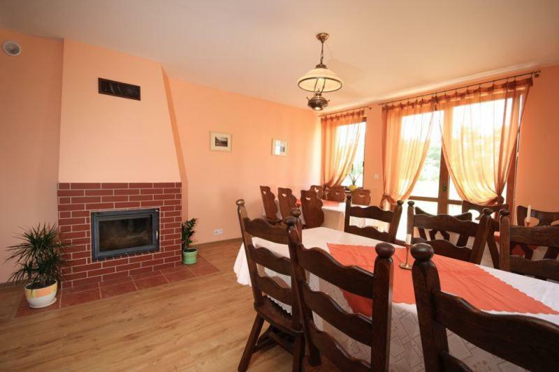 Karpnicka Struga W Dolinie Palacow I Ogrodow Jelenia Góra Kültér fotó
